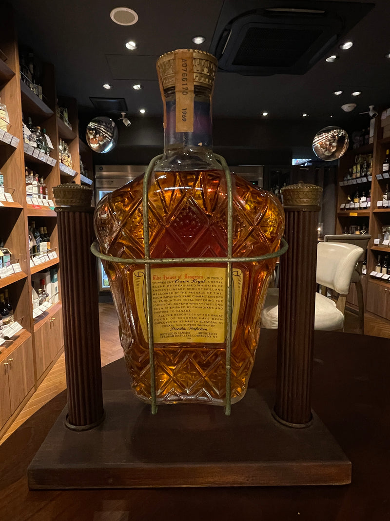Crown Royal 1969 old bottle 40% 1.75L 飾り台付き