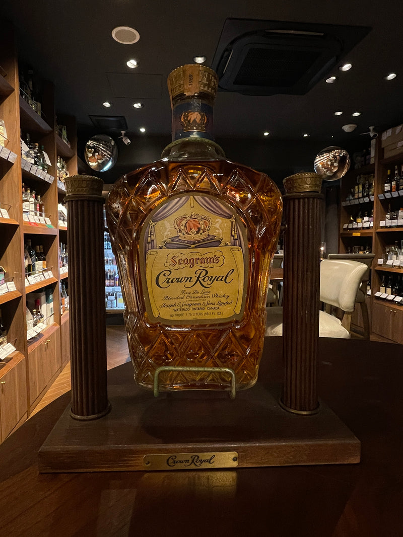 Crown Royal 1969 old bottle 40% 1.75L 飾り台付き
