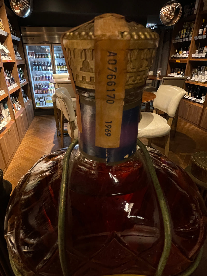 Crown Royal 1969 old bottle 40% 1.75L 飾り台付き