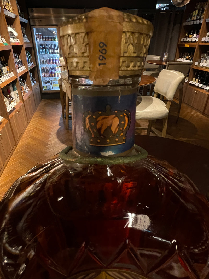 Crown Royal 1969 old bottle 40% 1.75L 飾り台付き